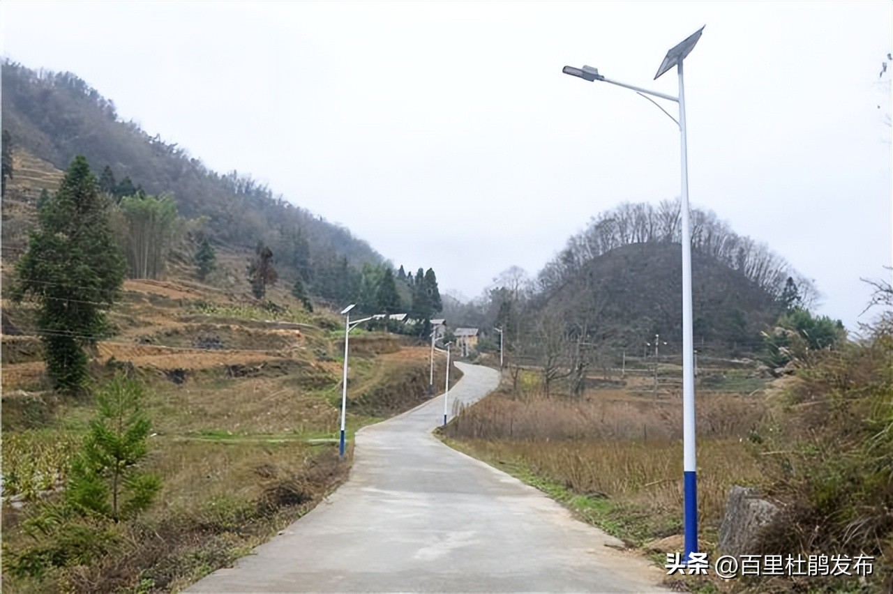 太阳能路灯照亮农村建设,为贫困村安装太阳能路灯