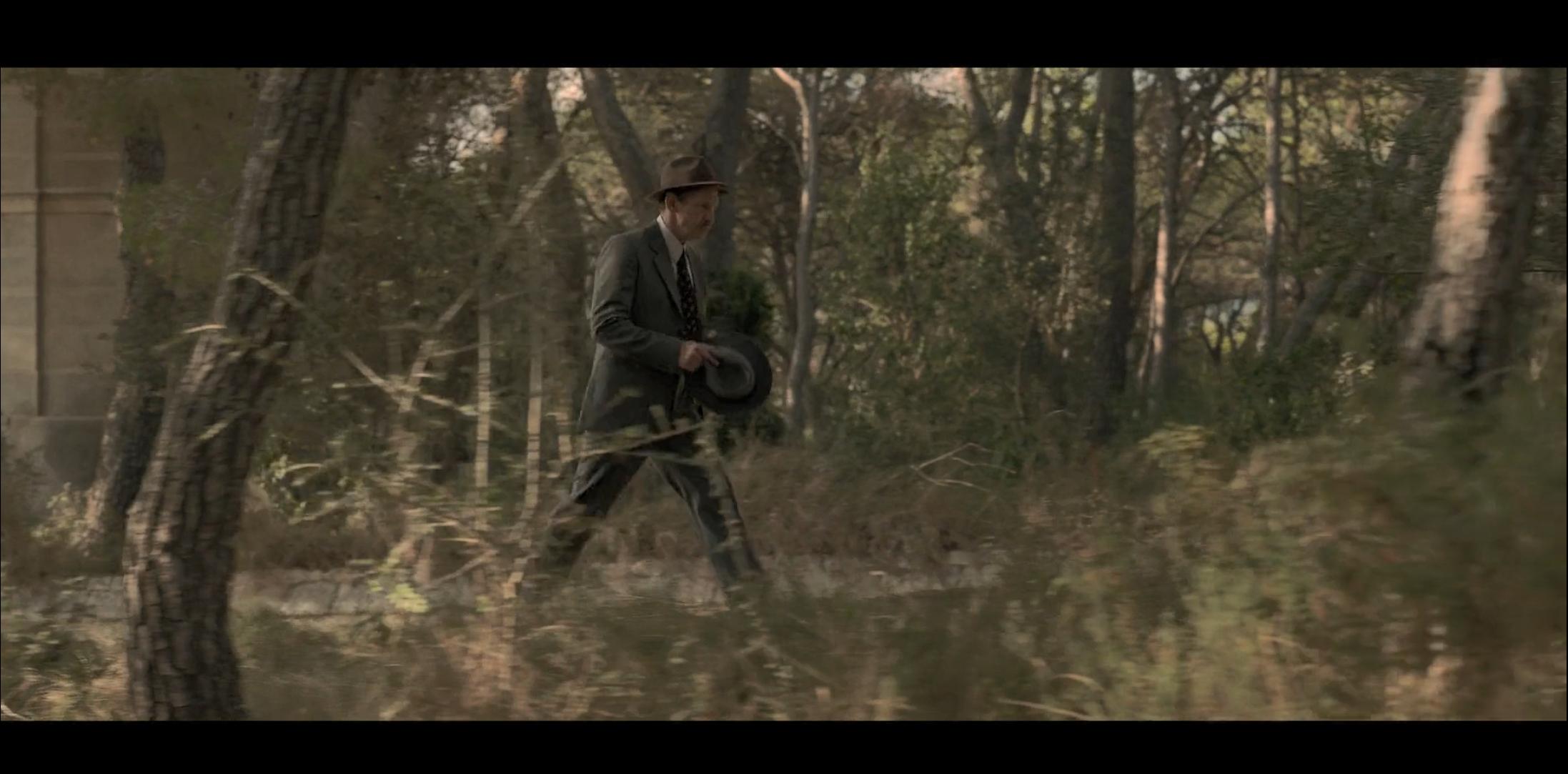 第72分钟，马洛溜进科巴塔俱乐部，顺手穿上了一件风衣