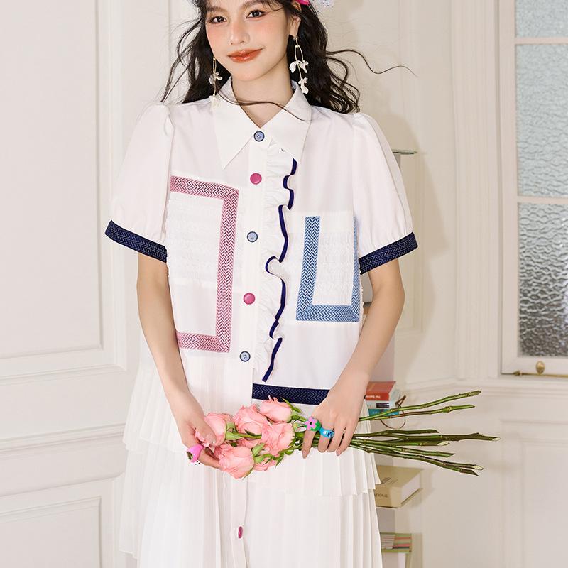 早春就要穿亮色系的,这个春天这样穿更好看时尚又减龄