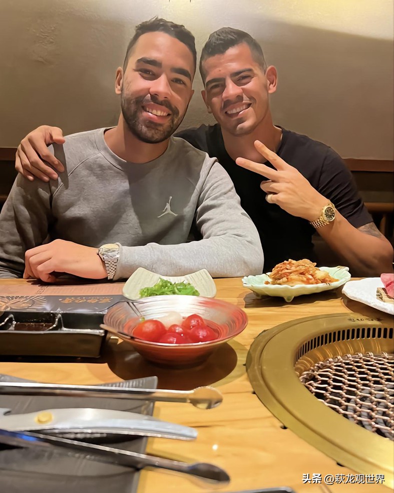 克雷桑胸口纹身,克雷桑费莱尼合照