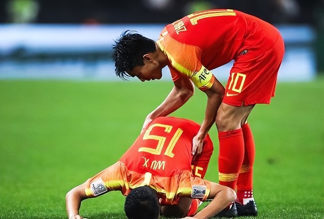 表兄的国足国车情怀：国足在家看世界杯，但国车极氪X却走出世界