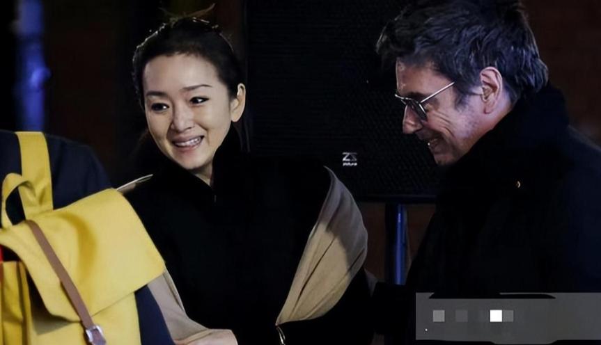 巩俐第几次陪同法国总统访华,巩俐随同法国总统访华视频