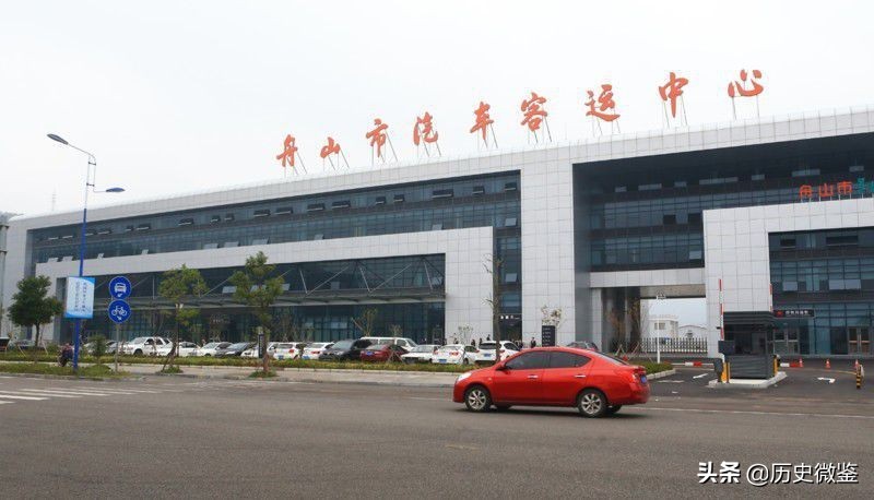 浙江女孩瞒着爸妈，寻找养父母12年，跪养母坟前嚎啕大哭：来晚了