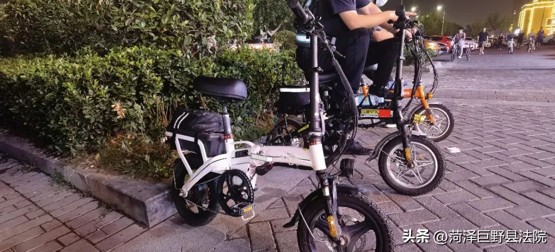 代驾司机一般晚上几点接单,凌晨还在街边等待接单的代驾司机