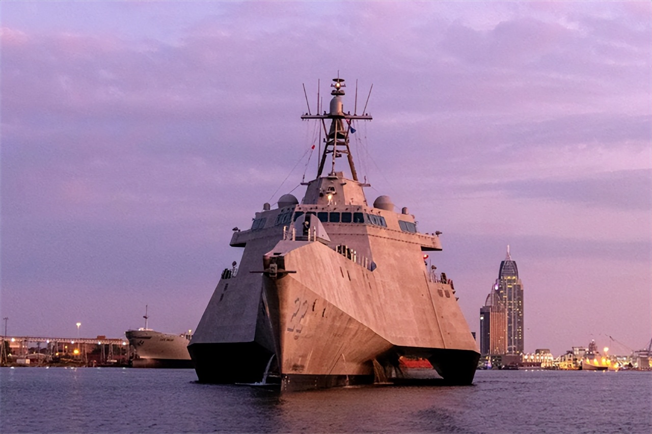 中国第2艘055万吨大驱已下水,003航母055大驱战力评价最新消息