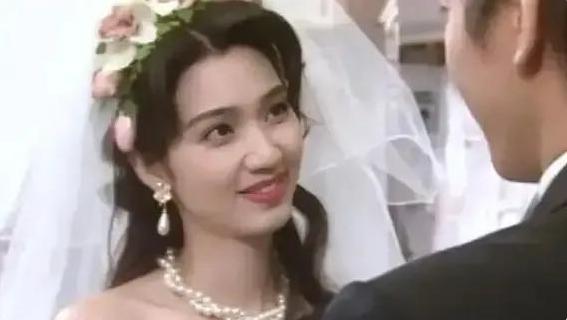 张丹峰洪欣风波后首次合体亮相,张丹峰怀柔拍戏