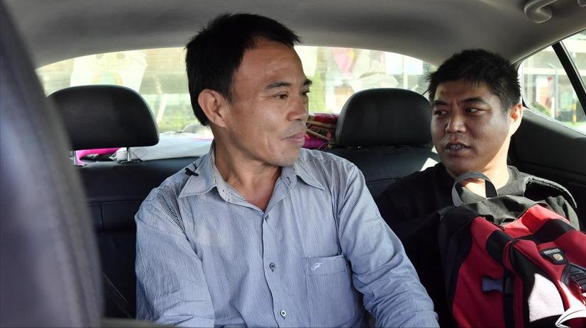 台湾“灵魂摆渡人”，20年间自费送200位老兵回家，感动海峡两岸