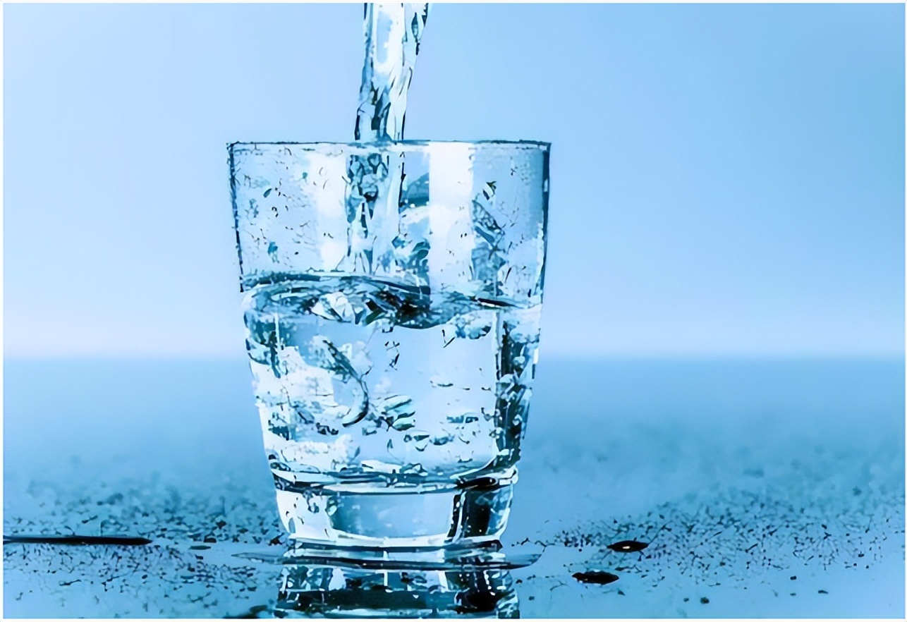 早上起来喝一杯温水还是开水,早上只喝一杯温水危害大吗