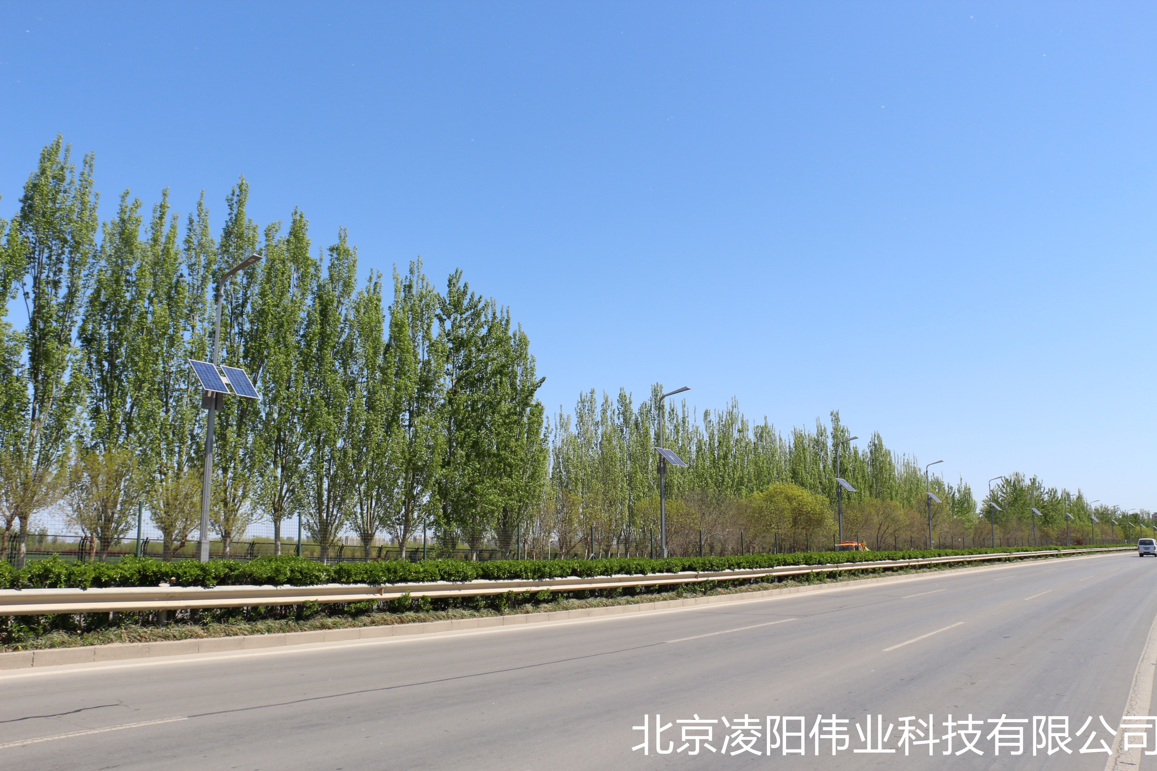 新型太阳能路灯展示,太阳能新路灯视频