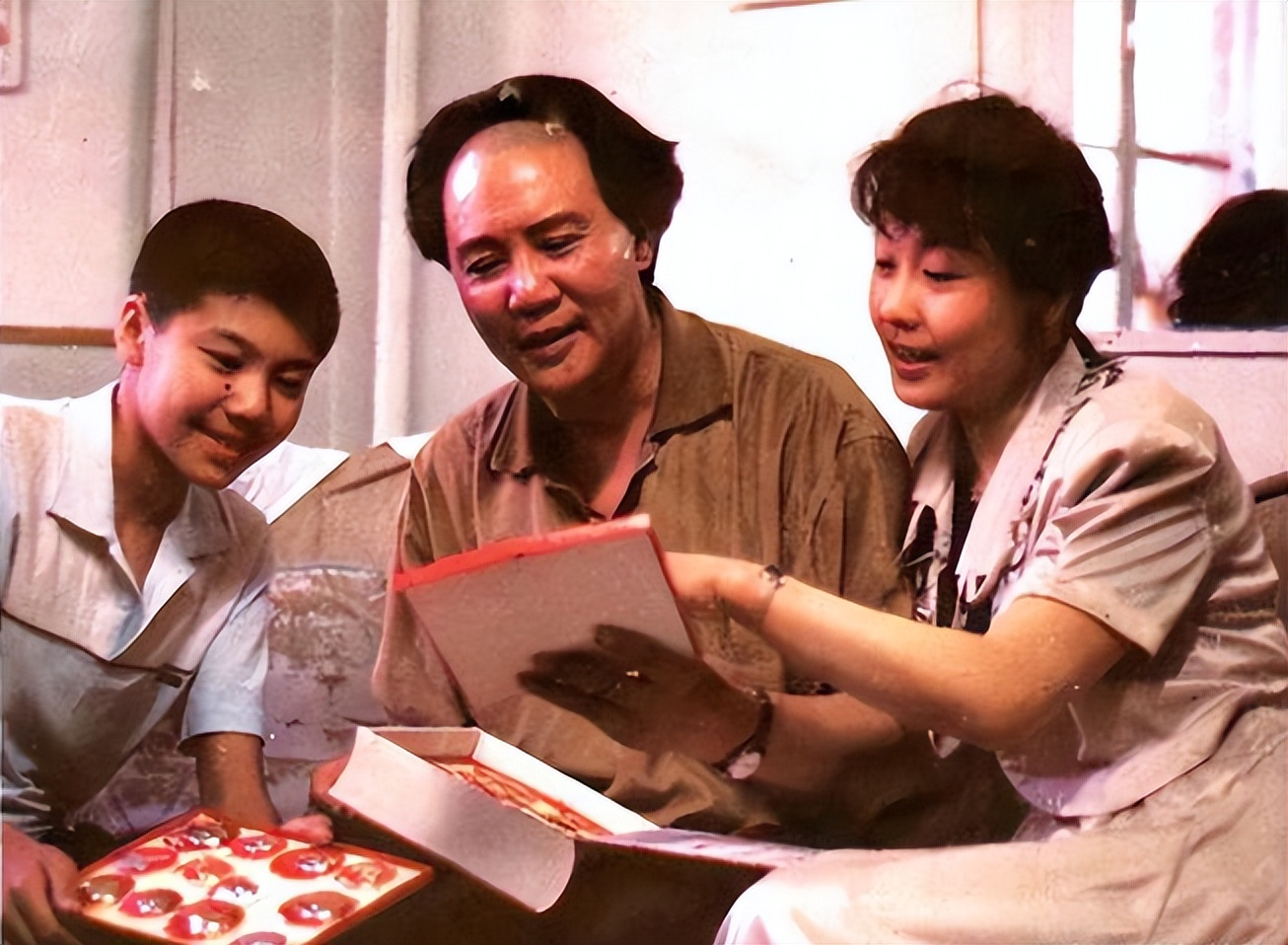 古月饰演的毛主席越来越像，妻子桂苹却有些伤感：老胡，你变了