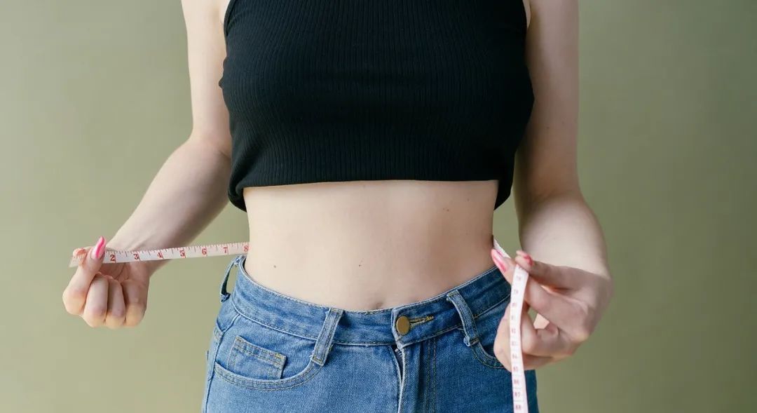 人到中年真的会有啤酒肚吗,人到中年长出来的啤酒肚