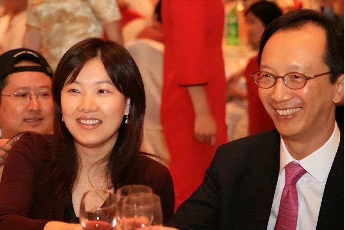 跳水女皇近况曝光,跳水王伏明霞净身出户