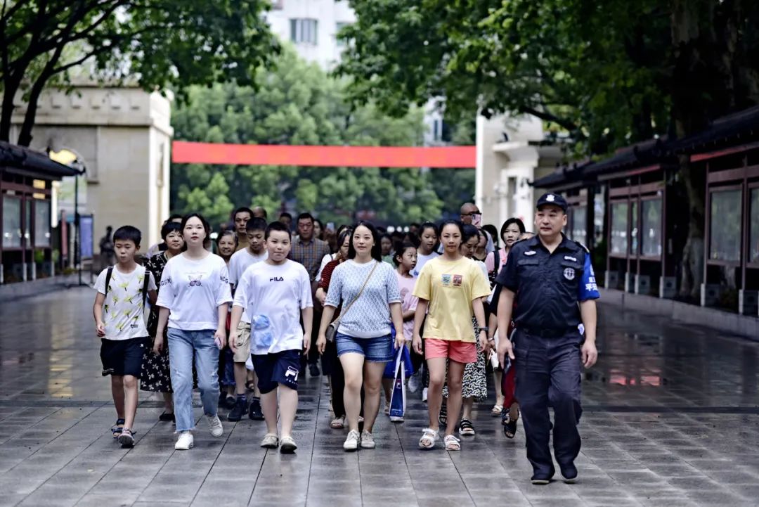 一颗新星落在你我眼眸！双流中学初2023级新生报到纪实