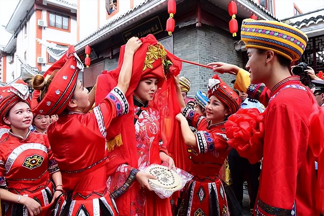 华夏民族魂正统传统婚礼,少数民族的婚礼惊艳隆重