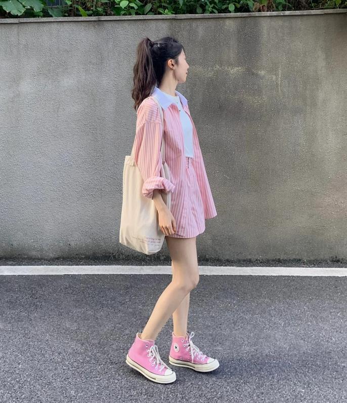 今年最流行的高级穿搭夏天,女士时髦穿搭45岁夏天