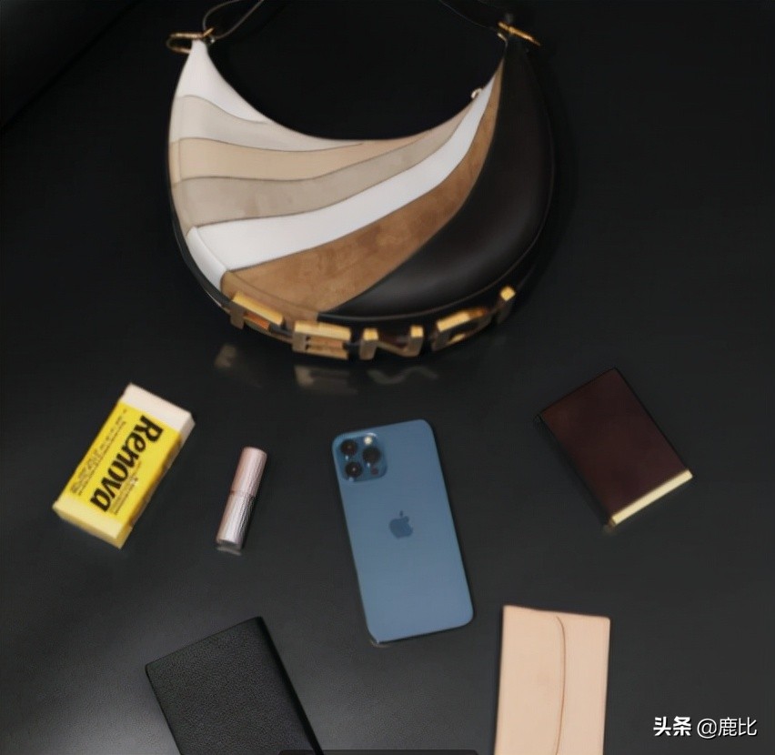 法棍包接班人？Fendi全新出的这款腋下包到底怎么样？