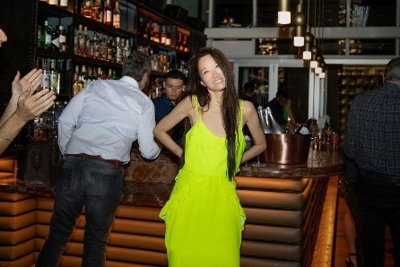 72岁王薇薇晒近照,王薇薇年轻写真照