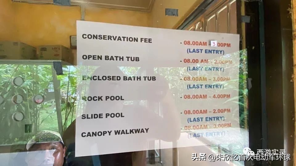 只带600就开车环绕地球一圈，还赚300万，回到亚洲又捡个华裔老婆