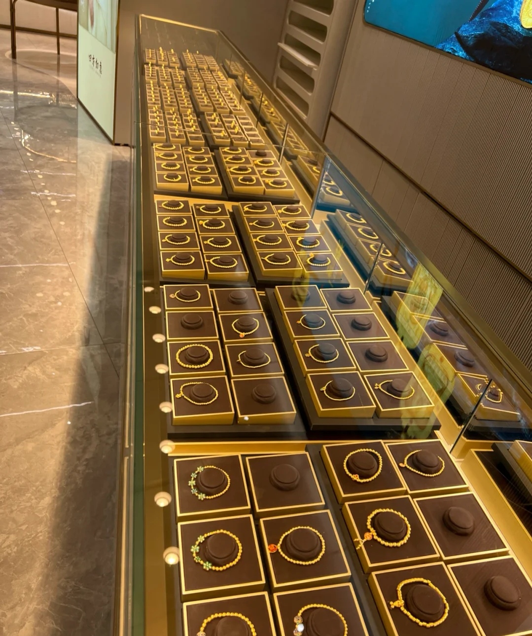 黄金珠宝店靠什么赚钱,为什么你的生意不好做