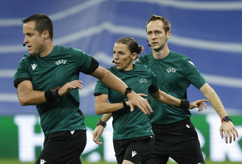 亚洲杯首位女主裁,男足世界杯迎首位女主裁