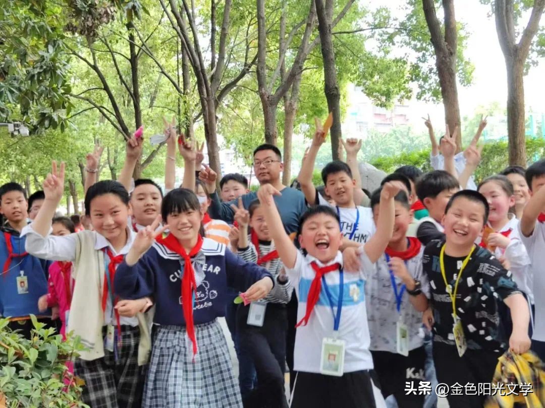 四年级作文我的自画像,我的自画像作文女孩