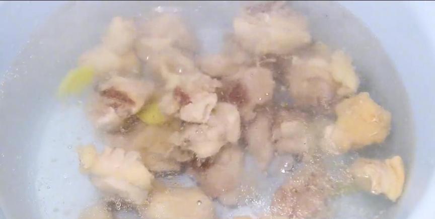 饭店的黄焖鸡好吃，酱和焖是关键，学会这样做，味道正宗不输饭店