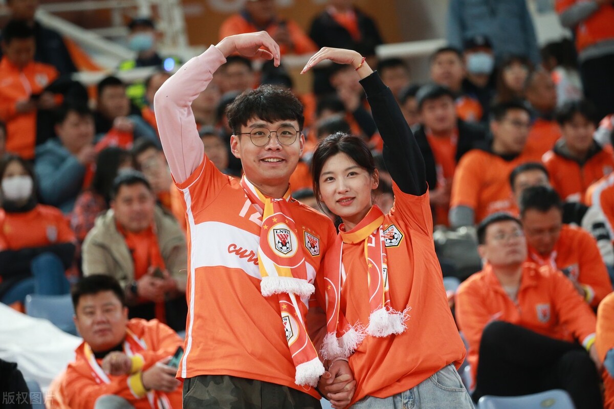 济南奥体中心现场解说中超,球迷看中超乱象