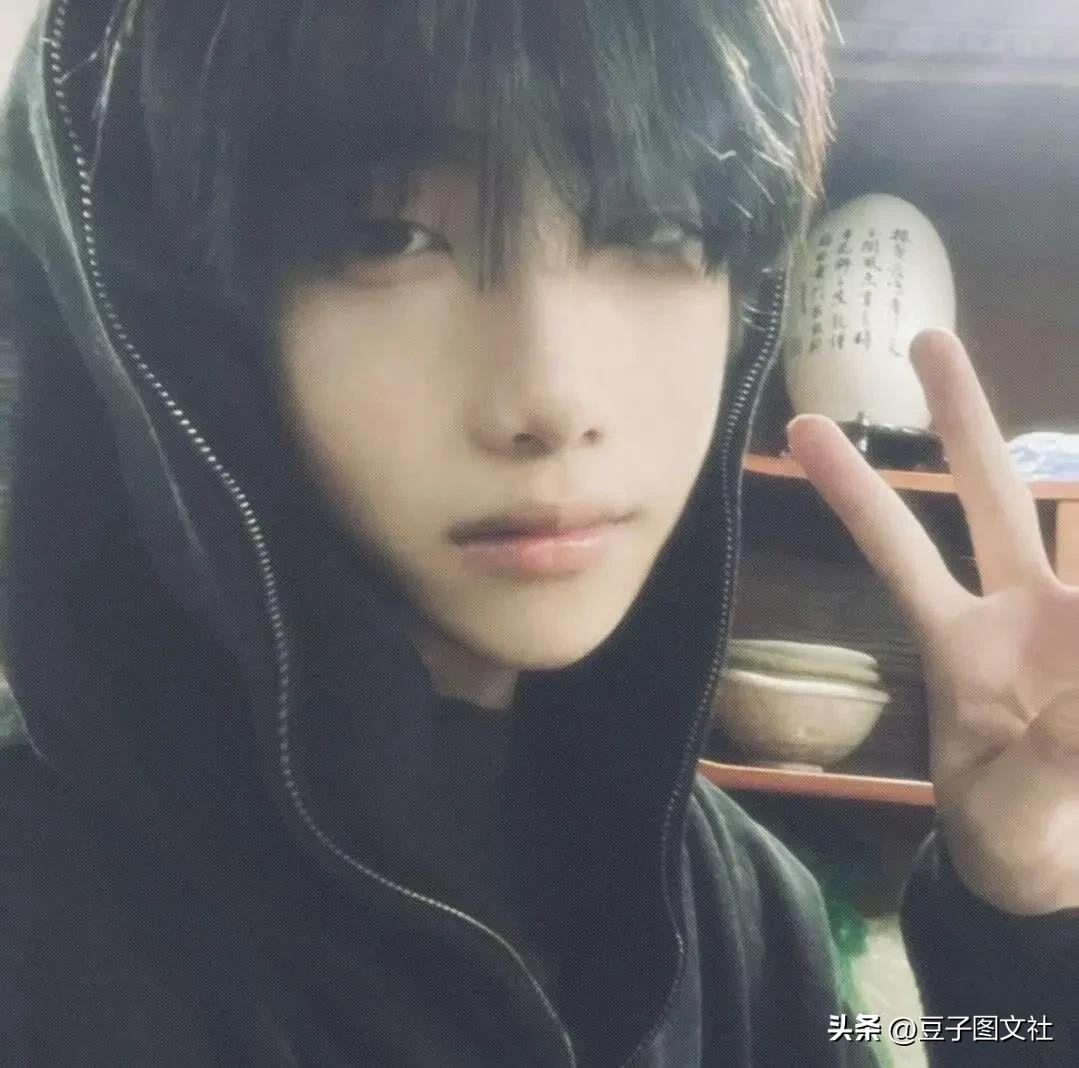 男生头像氛围感克莱因蓝,氛围感孤独动漫头像