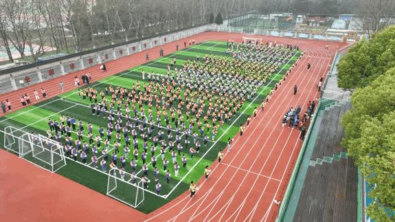 校园足球联赛拉开了帷幕,校园足球联赛圆满落下帷幕