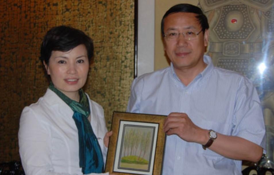 央视主持人李瑞英现在怎么样,央视新闻主播李瑞英个人简历