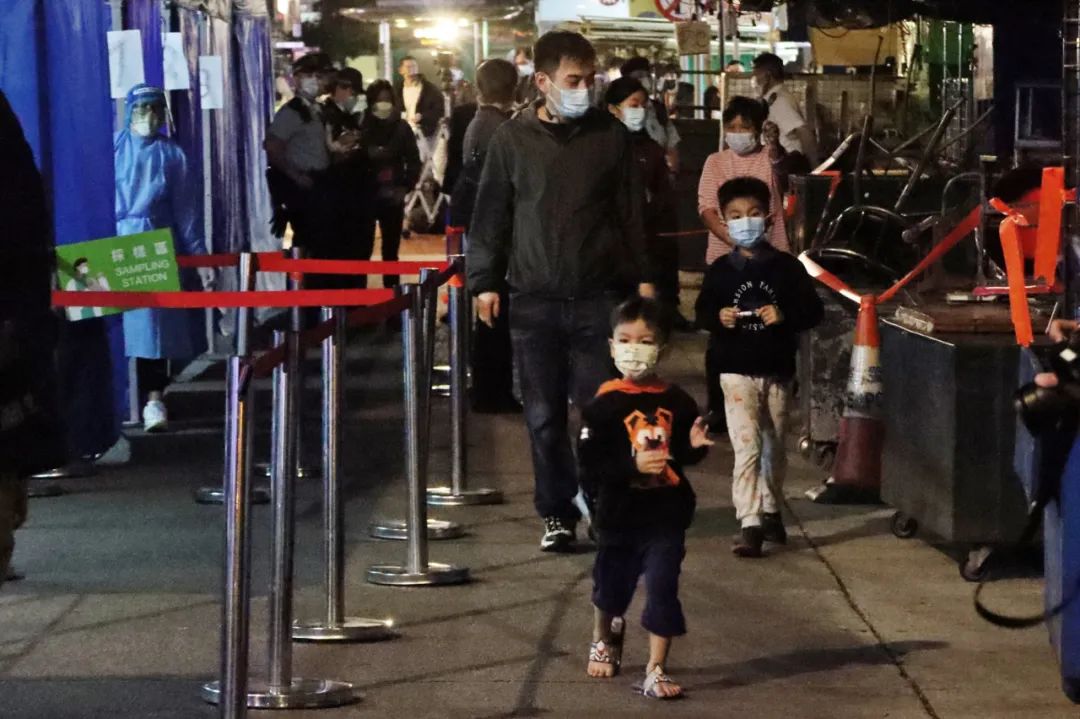 香港疫情未到高峰,个案还在蹭蹭上涨,专家建议寻求内地协助