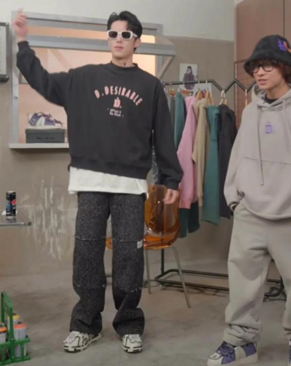 鹿晗潮牌服饰遭吐槽原视频,鹿晗卖货爆火