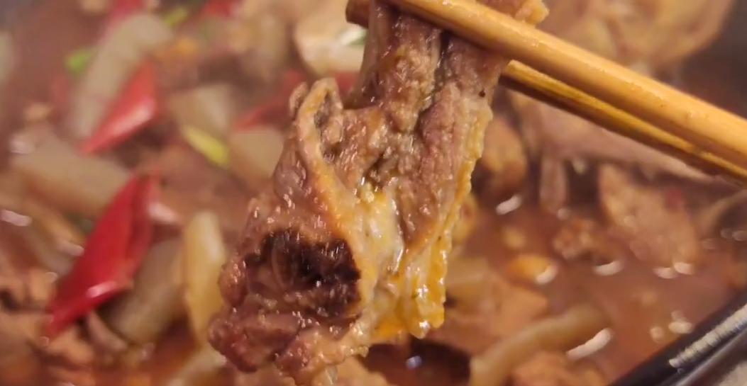 张文宏：奥密克戎“会咬人”，要多吃4种优质蛋白食物，增强体质