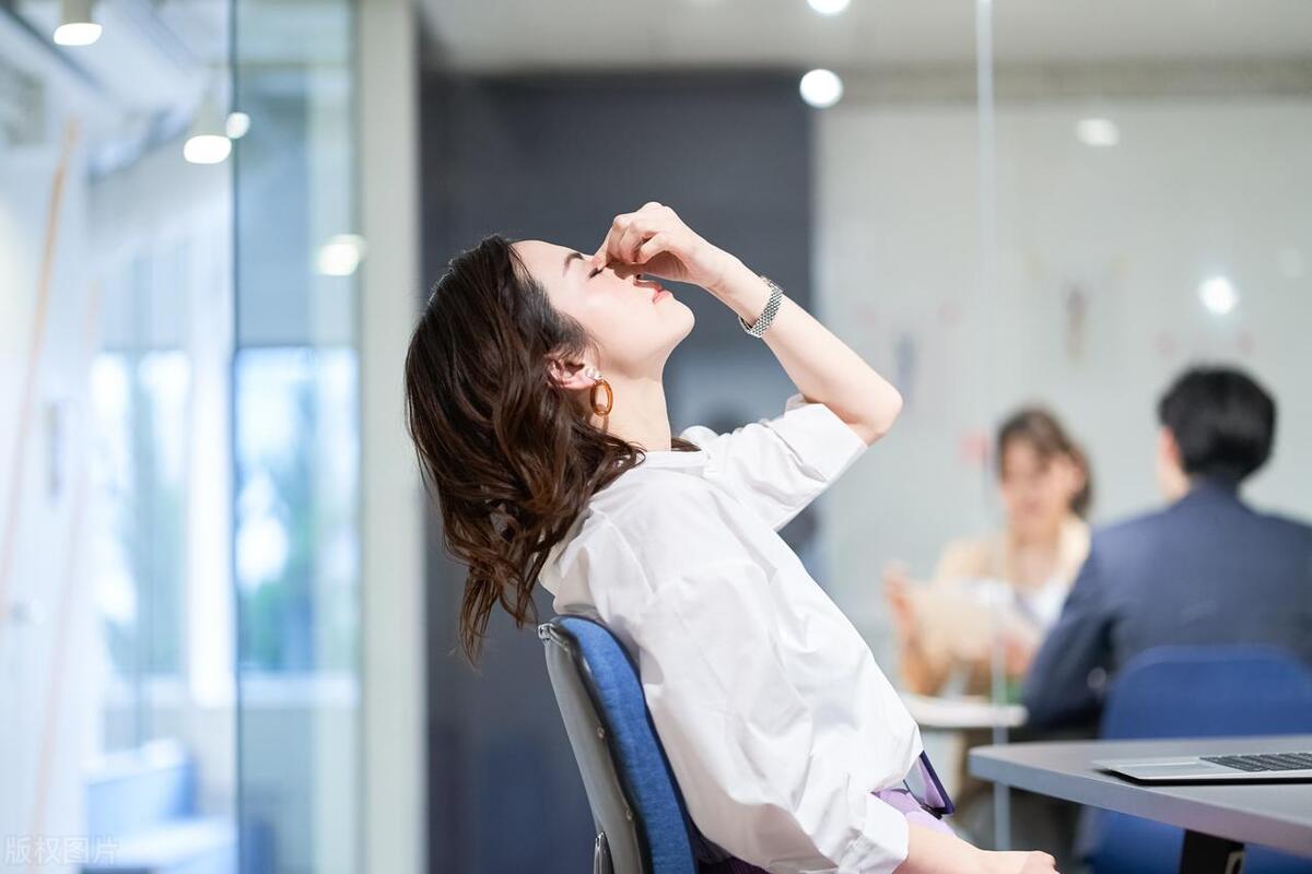 眼干涩的中医辨证施治,看手机眼睛干涩吃什么药最好