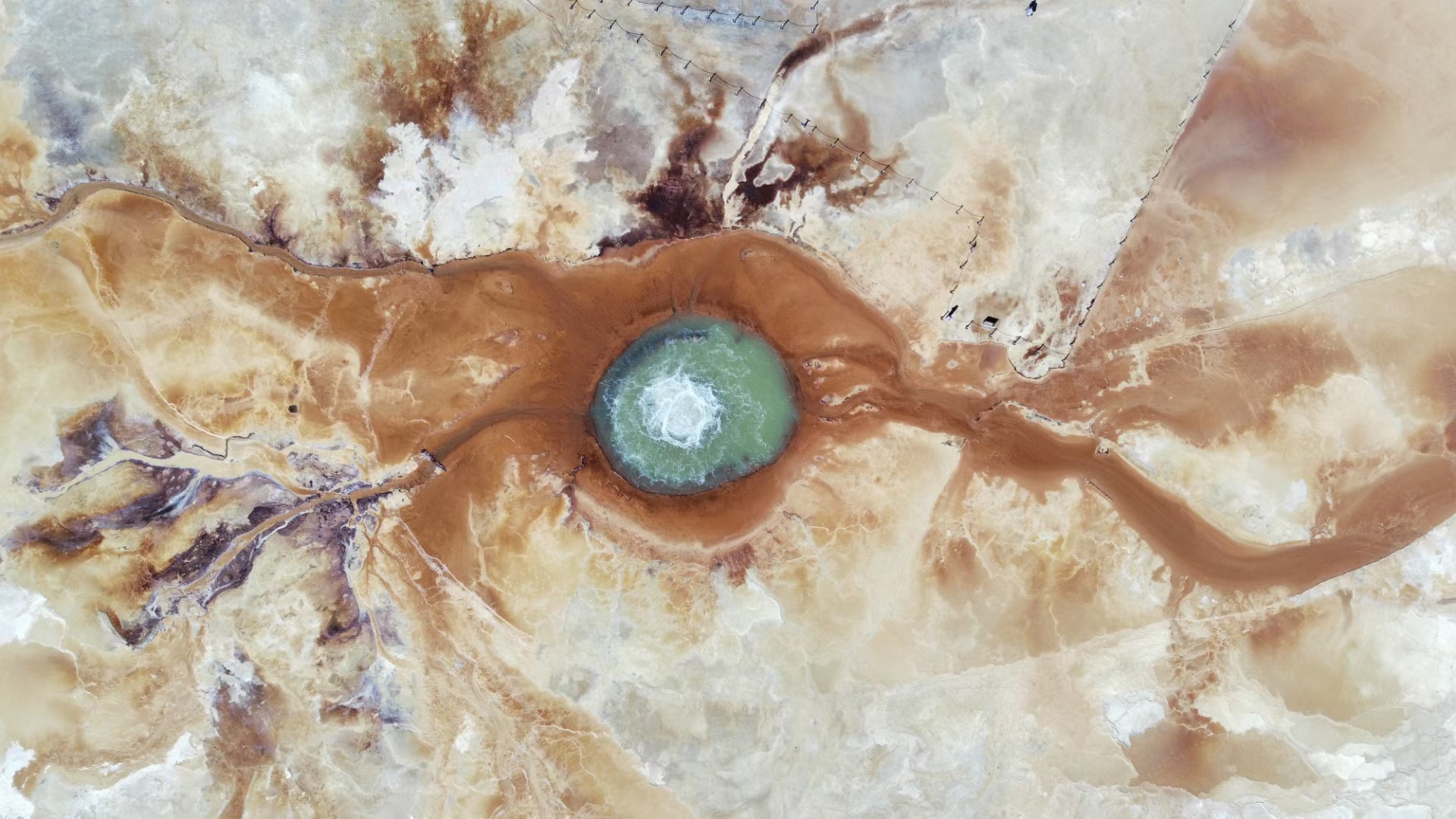 青海艾肯泉恶魔之眼,青海昆仑之眼艾肯泉