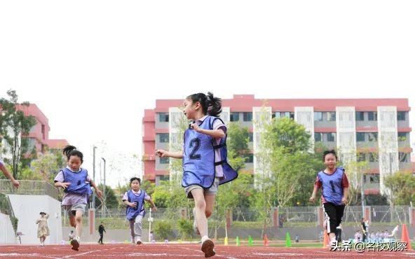 中考立定跳远女生评分标准2022,四年级女生立定跳远如何拿第一名