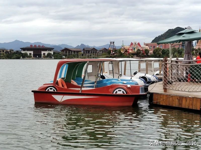广州出发-英德1天游，美拍狗尾巴草，打卡巧克力小镇，千亩茶园