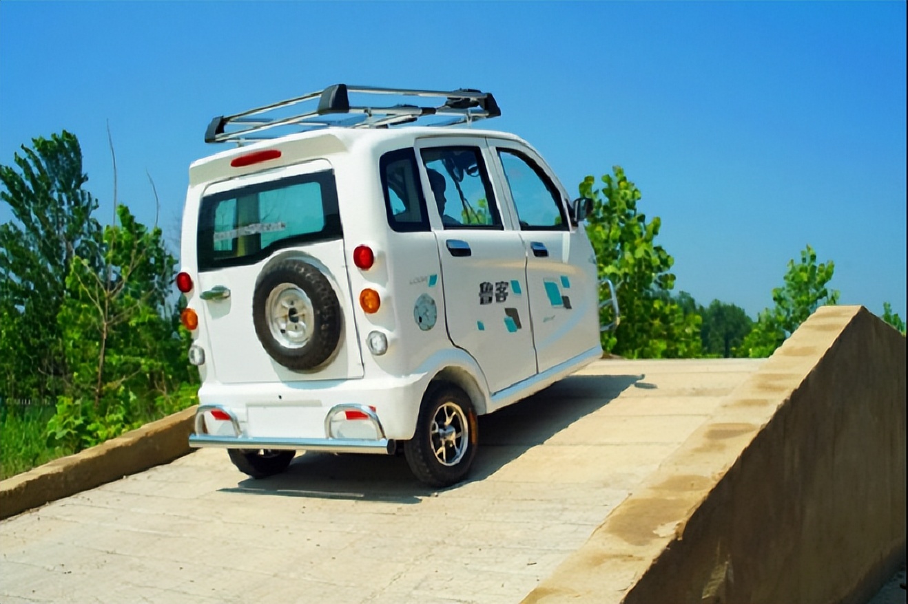 60岁老人无驾照可驾什么车,老年代步车要啥驾照