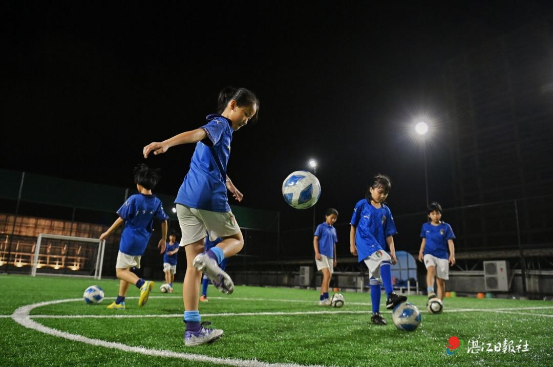 湛江空中球场,湛江专业足球场