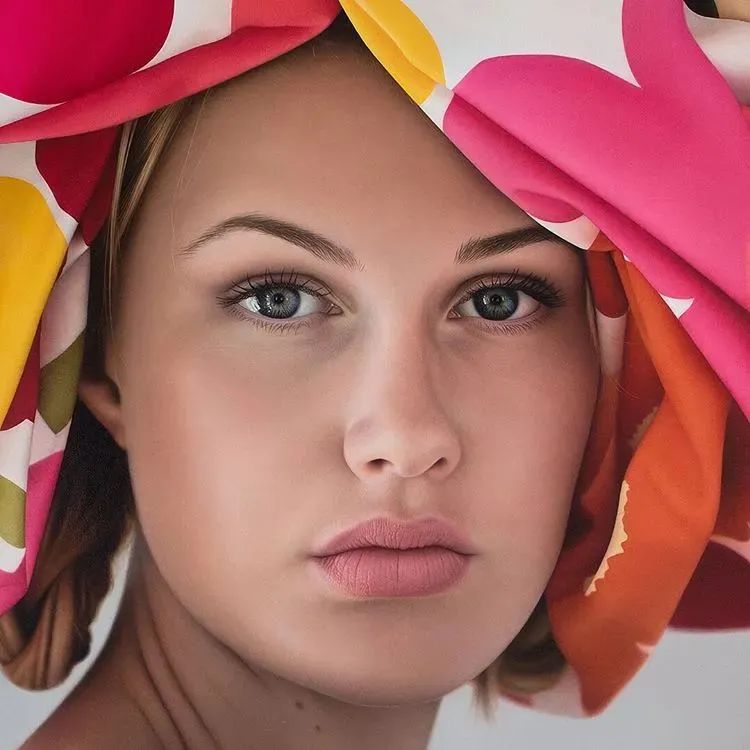 美女画家挑战冷军，画少女人体，放大10倍看细节让网友不淡定