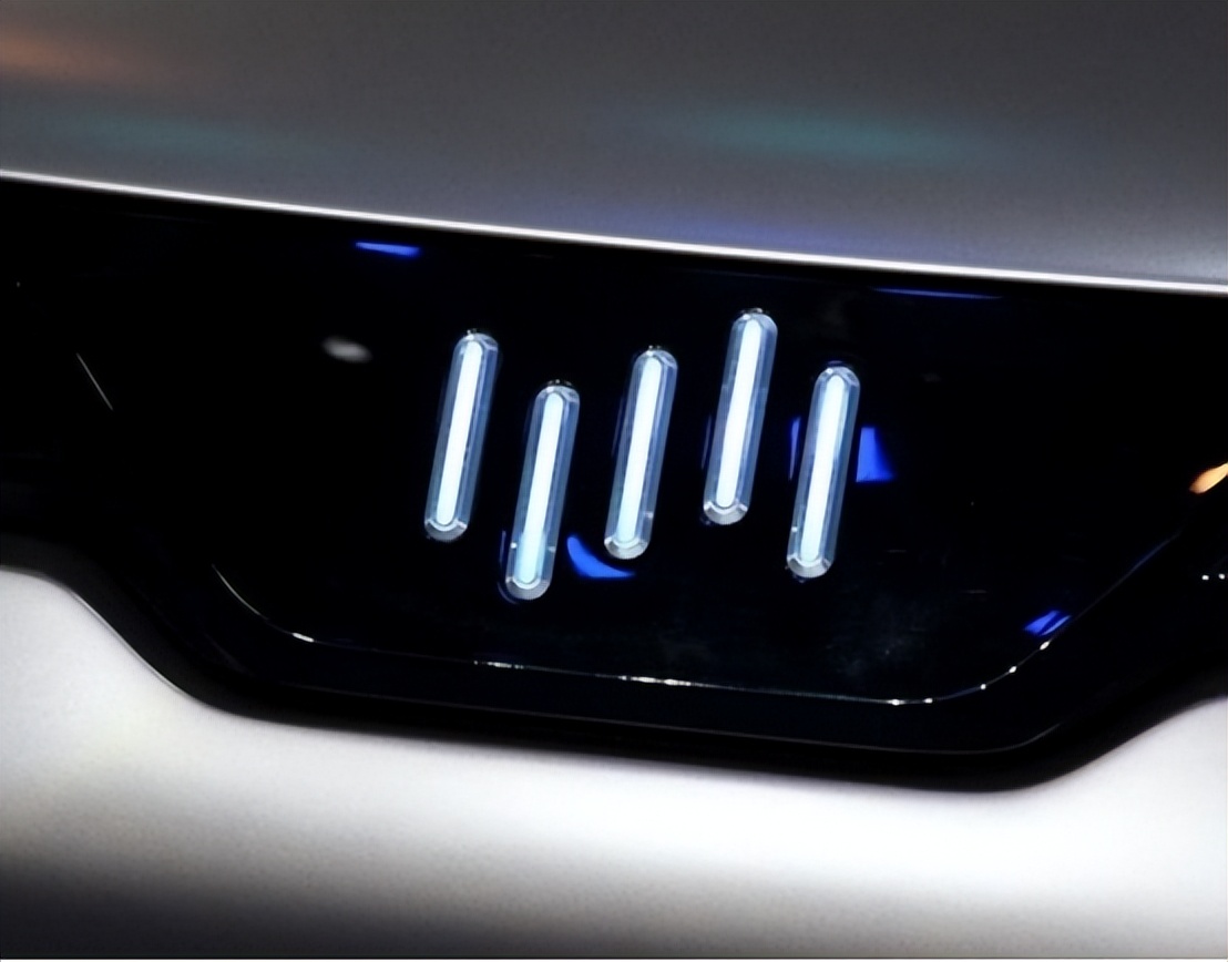 一年烧光82亿，董事长年薪12亿，普工1700底薪！