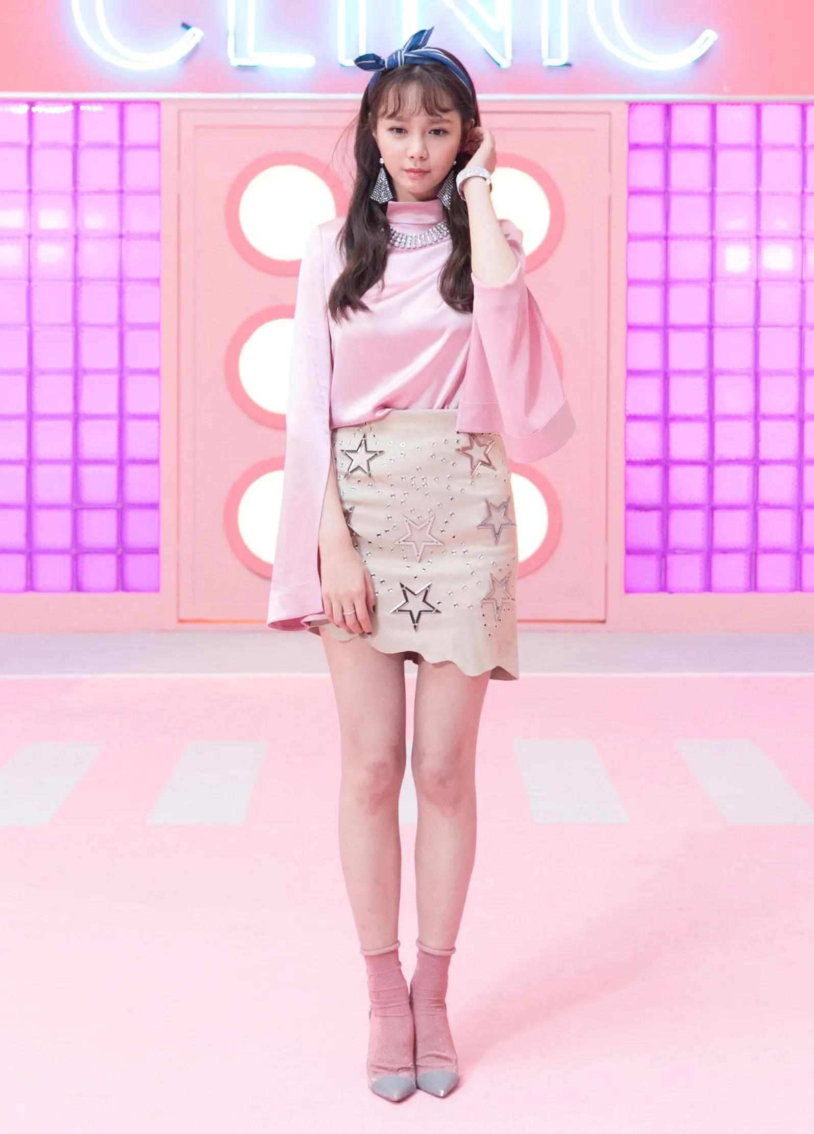 沈梦辰火星情报局高跟鞋,我们都爱笑沈梦辰高跟鞋