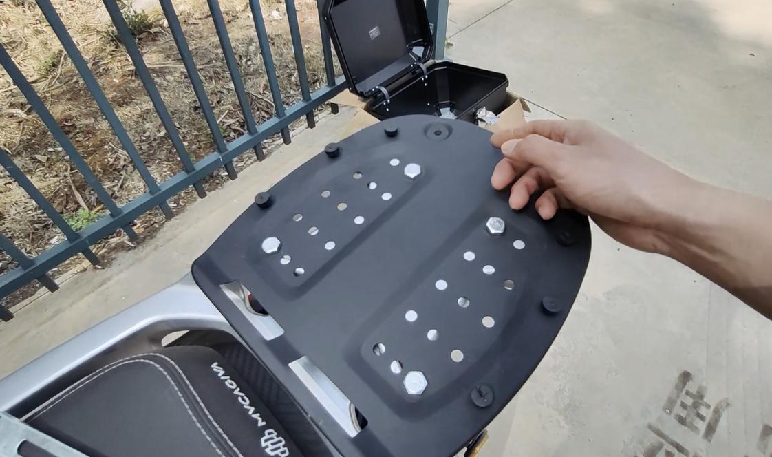 踏板摩托车45l尾箱教学,踏板摩托车如何选择尾箱