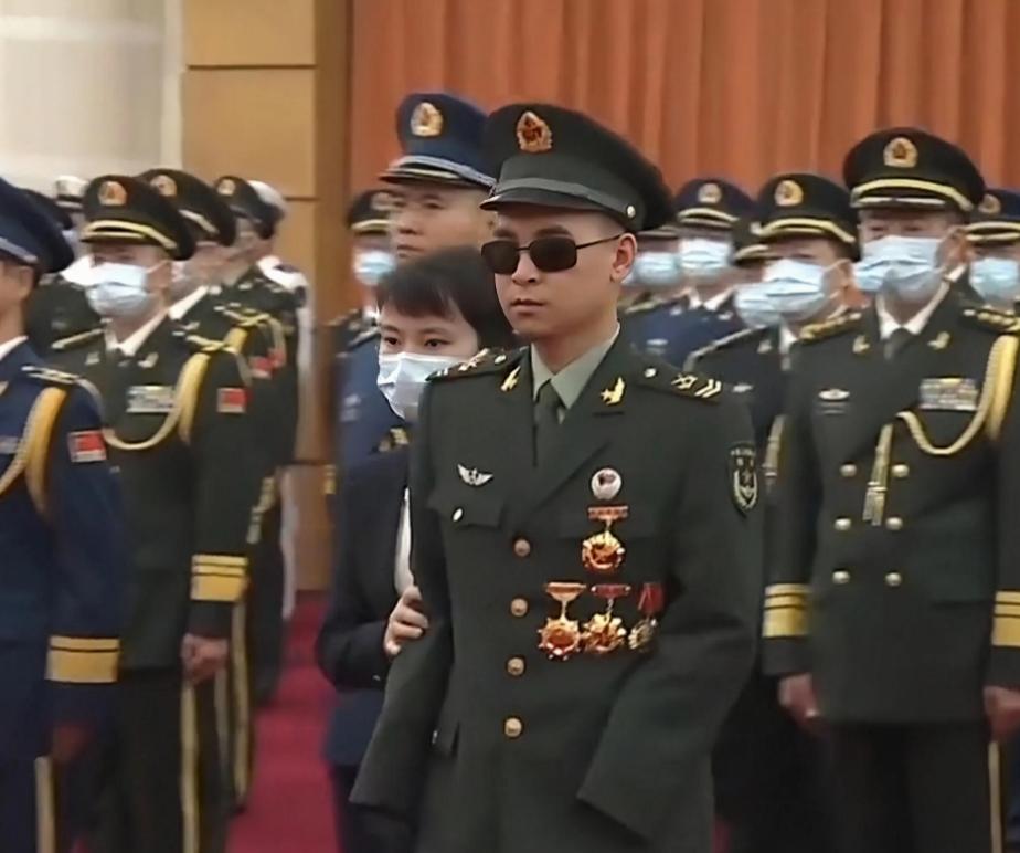 排雷英雄杜富国事迹,排雷英雄杜富国八一勋章视频