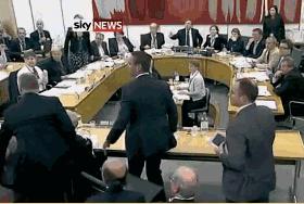 50岁邓文迪离婚后生活,邓文迪离婚靠什么生活