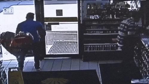 100个难得一见照片，砍伐巨树，运输军舰的巨轮，治疗风湿病的熊