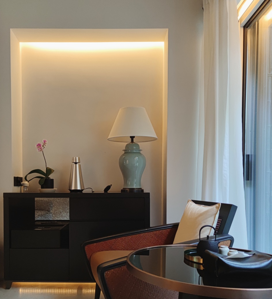 宾馆酒店房间都标配的音箱,顶级酒店房间里的音响