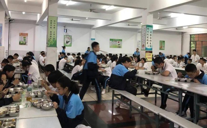 太欺负人了!食堂里有7两花椒“过期了”，罚款6.5万元!