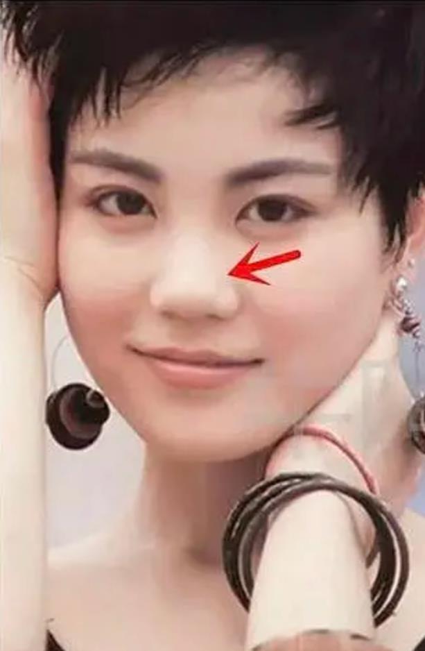 美人的脸却败在鼻子上？这9位女星鼻子好突兀，太可惜