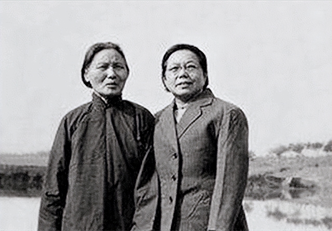 69年*小平邓**调到江西工作，临行前向*东兴汪**提要求：我要带走一个人